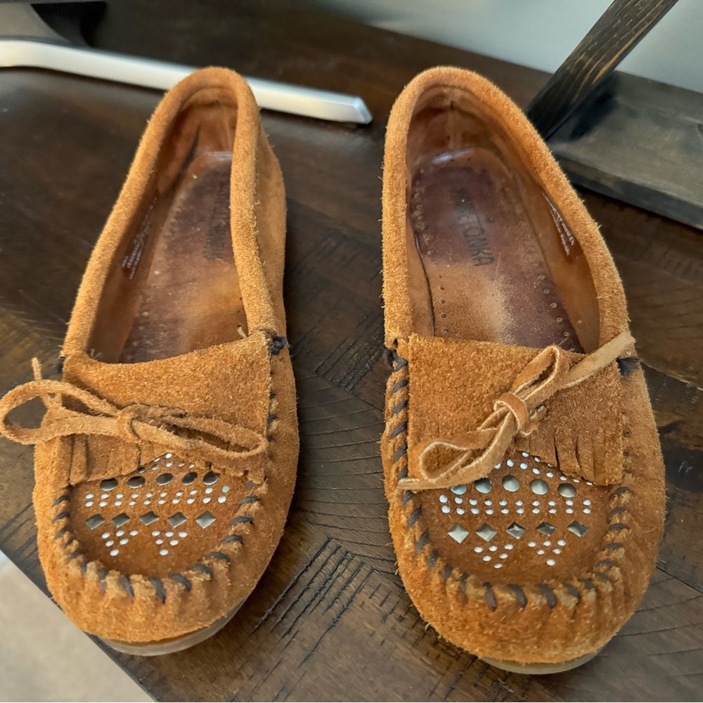Minnetonka Moccasins Brown  Studded Suede  8.5